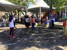 Crianas se divertem na Praa Padre Roher