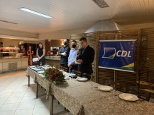 CDL homenageia associados